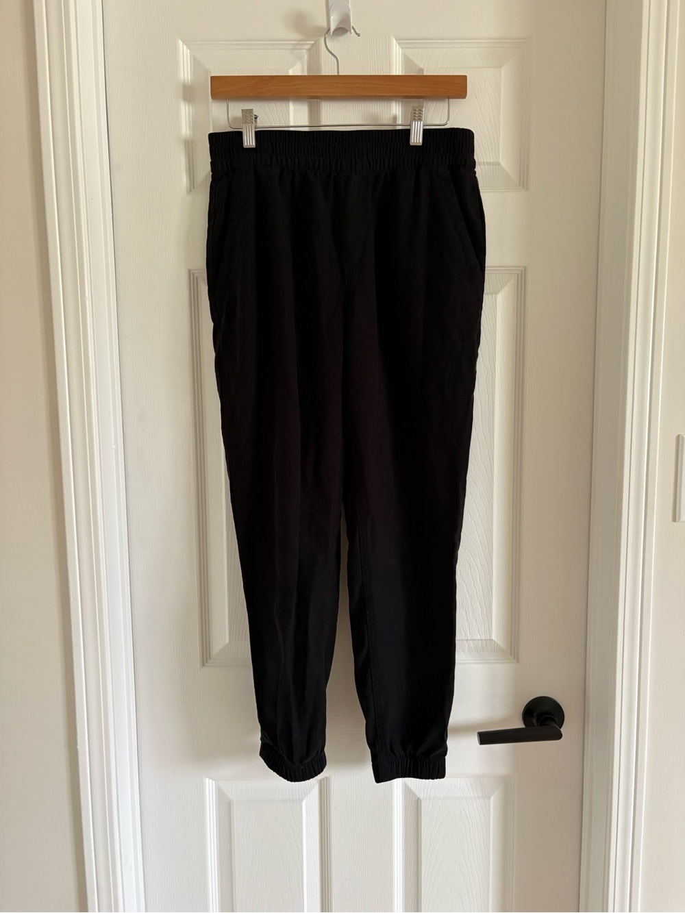 Old Navy Women’s Small Lightweight Stretch Jogger Pants Cuffed Hem Black - Picture 2 of 5